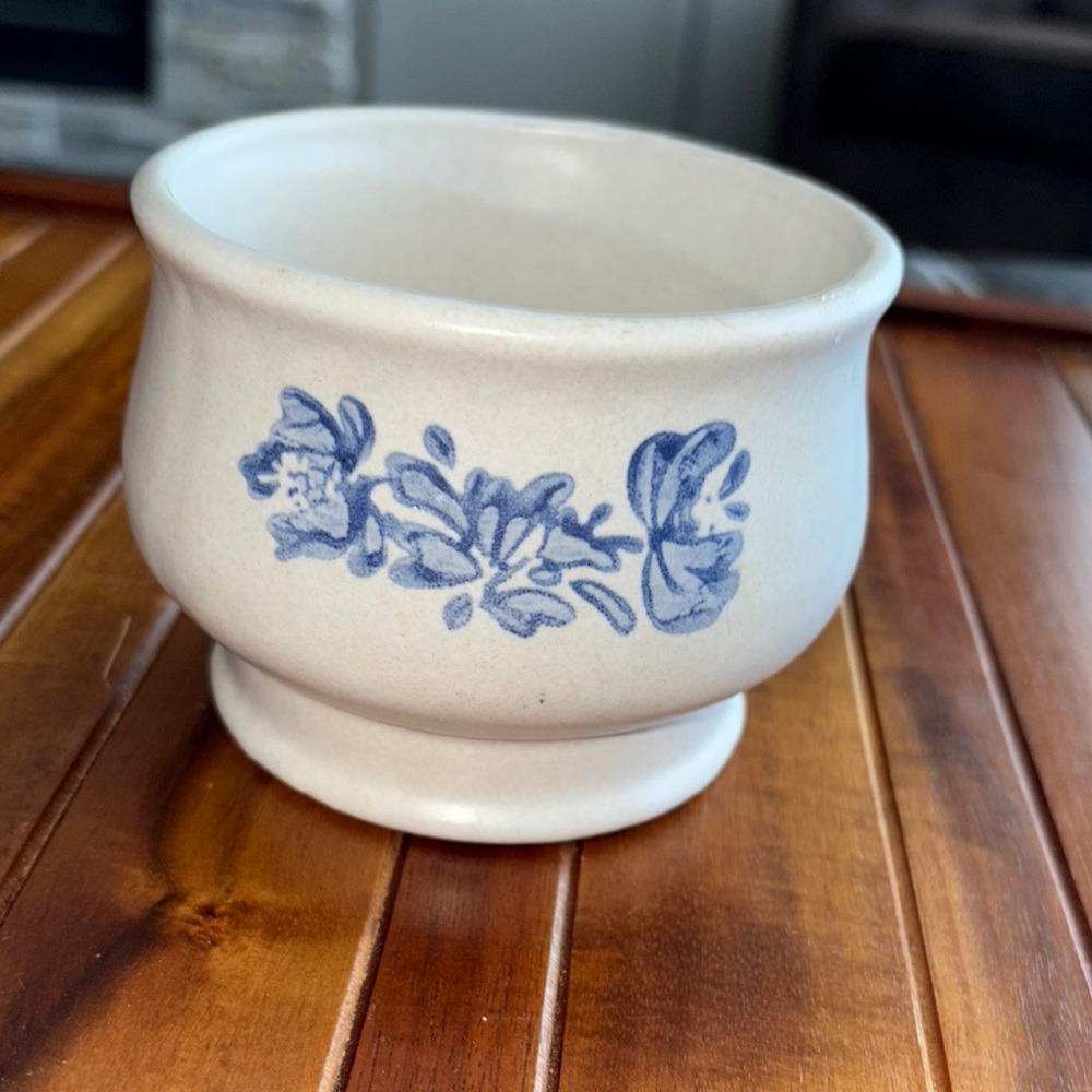 Pfaltzgraff Yorktowne Stoneware USA Made Sugar Bowl 22Y